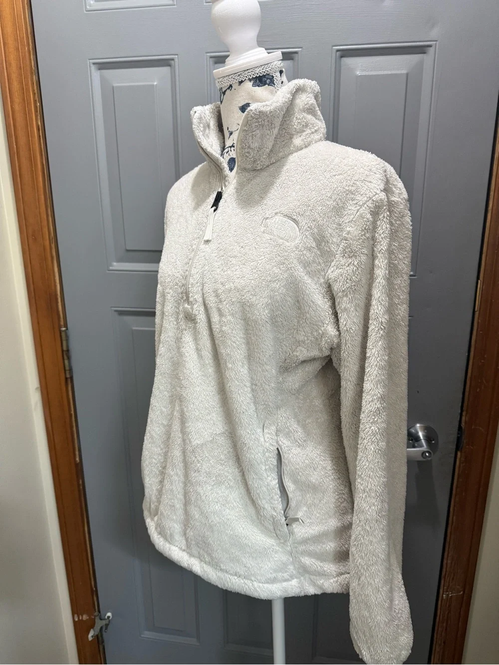 The North Face Ossito white 1/4zip ladies (medium) w/kangaroo pockets